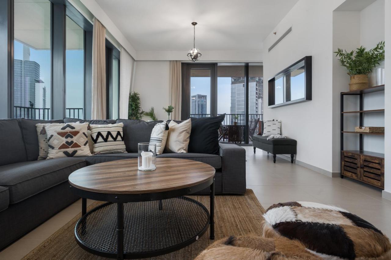 Breathtaking City Views From Dt Apt With Terrace Dubai Exterior photo