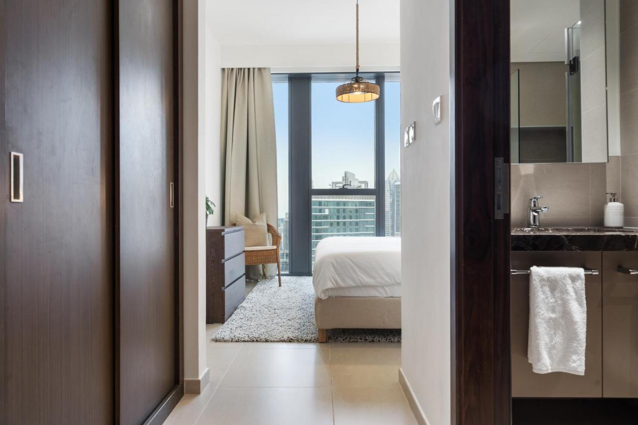 Breathtaking City Views From Dt Apt With Terrace Dubai Exterior photo