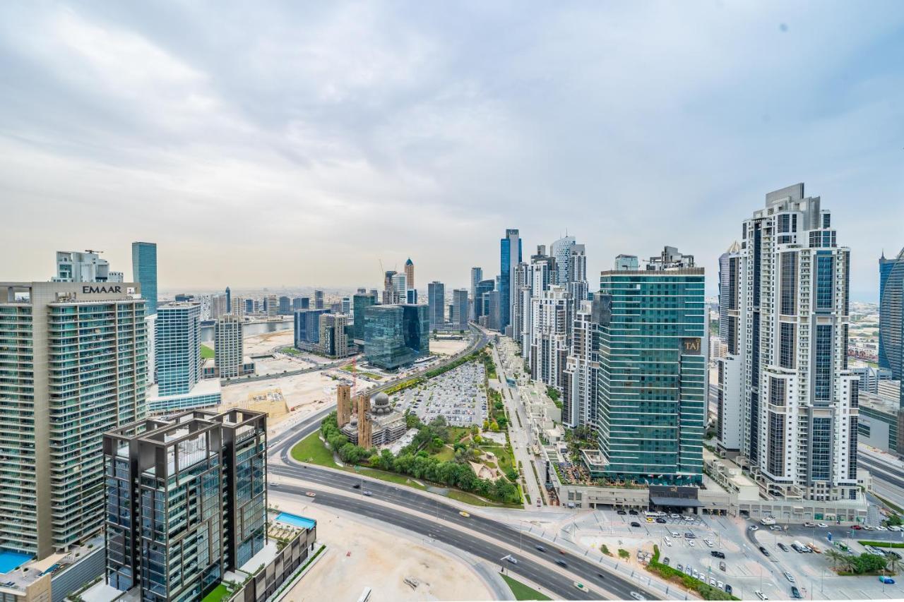 Breathtaking City Views From Dt Apt With Terrace Dubai Exterior photo